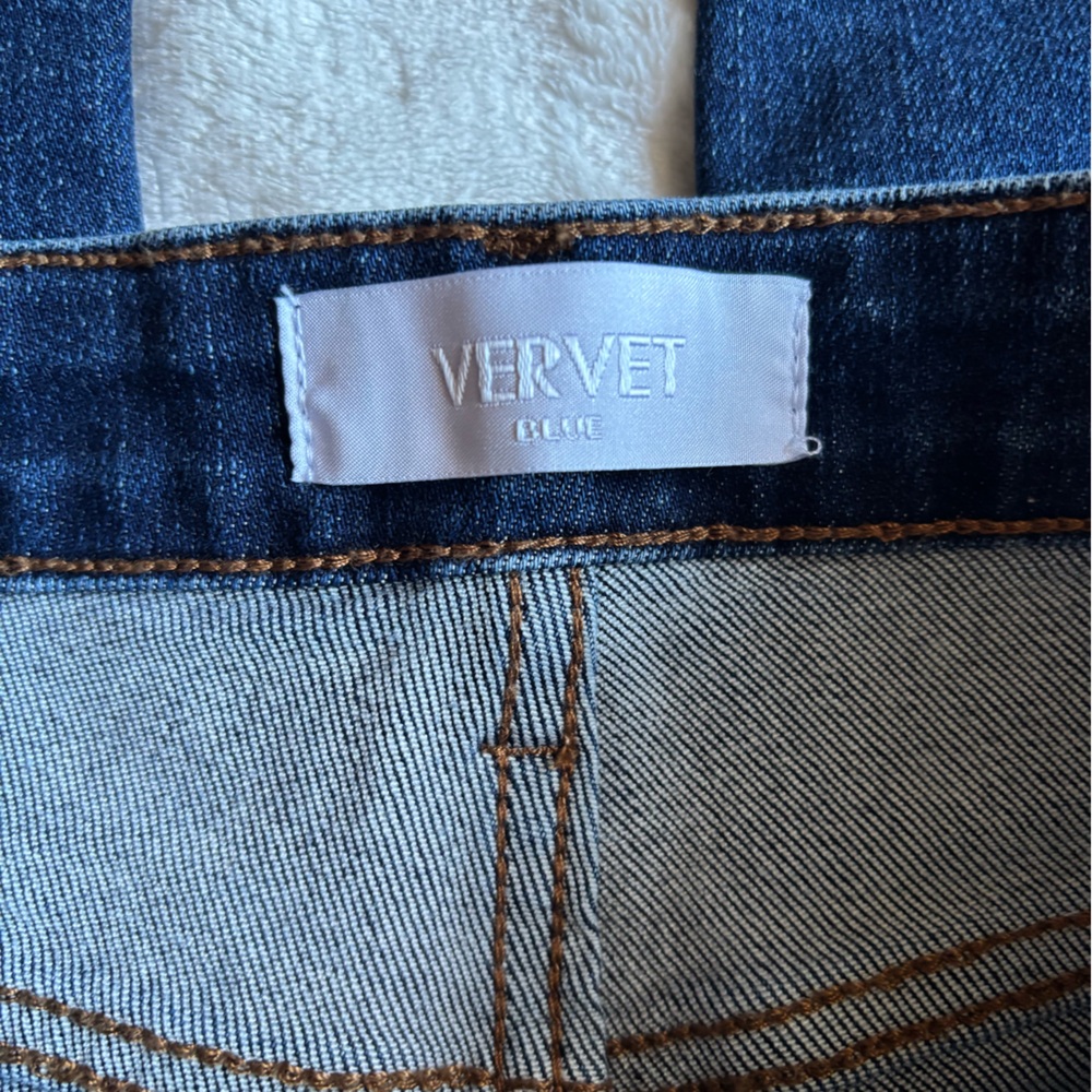 Vervet Dark Wash Cropped Mom Jeans with Frayed Hem - Picture 4 of 5